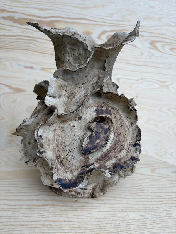 Skulptur Saga av Beti Velkoska DDBC Keramik