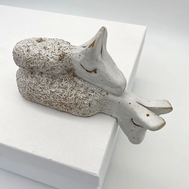 Skulptur Vilodjur (nummer 43) "Vart du än går är jag med dig". av Daniel Holking