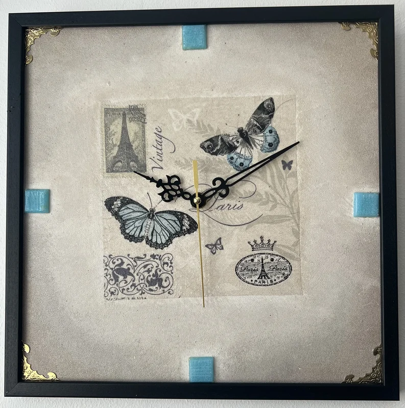 Paris Butterfly av Nadia Jahangiri