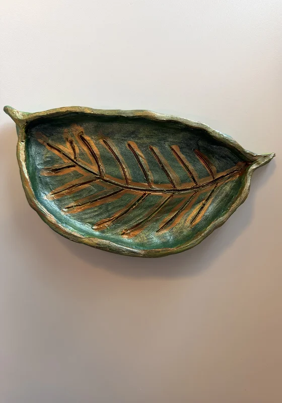 Akrylmålning Forest Relic Leaf Tray av Maria S