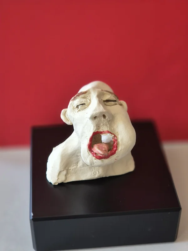 Skulptur Tandvärk av Anita Paulsson