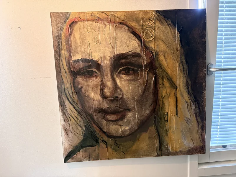 Akrylmålning Springer framför Buddha av Revar Lagelli