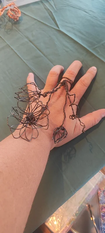 Skulptur Ringbuketten av Emma Karlsson