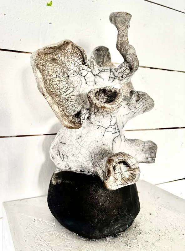 Skulptur Elefant på boll av Maria Falk Larsson