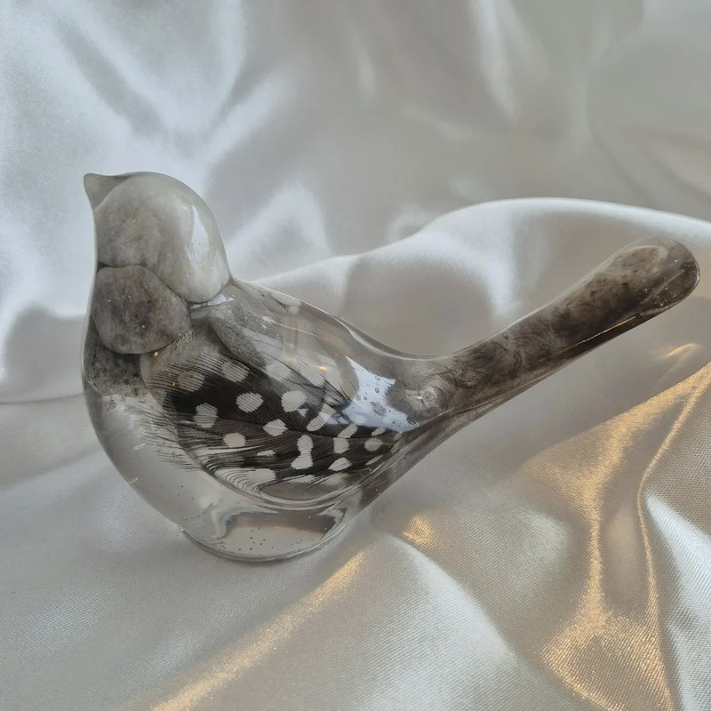 Fågel/ Birdie av Epoxy Crafts By Jelena