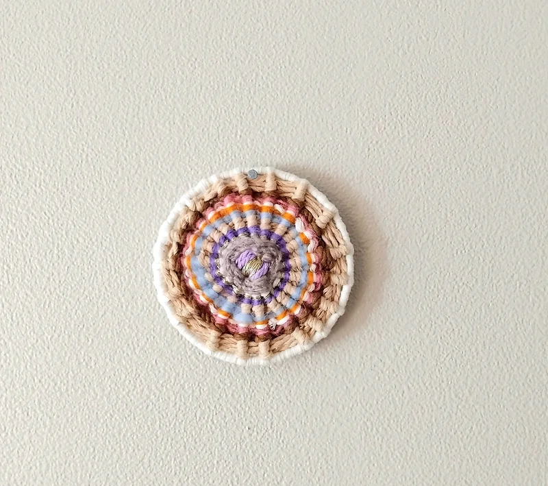 Woven poetry bubbles nr 1 av Erika Breiner