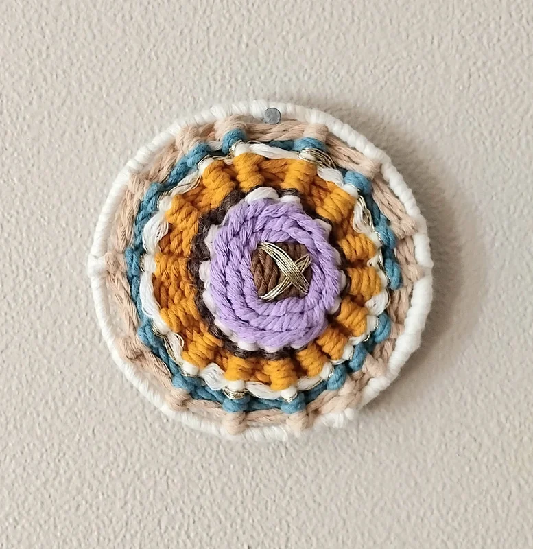 Woven poetry bubbles nr 2 av Erika Breiner