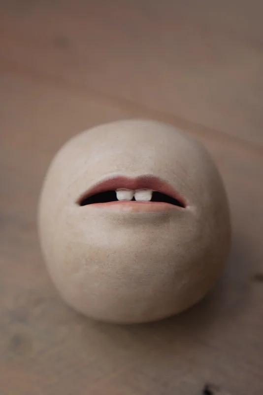 Skulptur Pick me av Jacqueline Hellmann