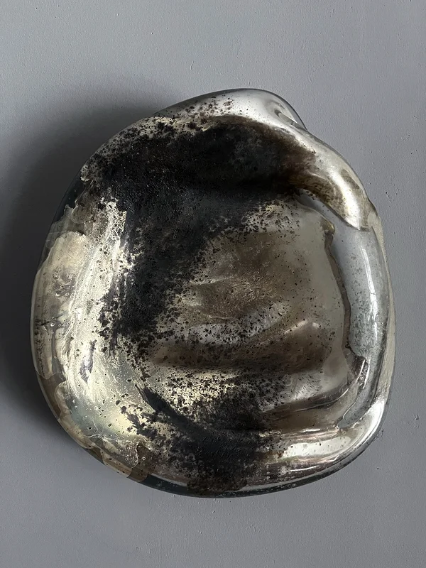 Looking Glass II av Amanda Lorentzon