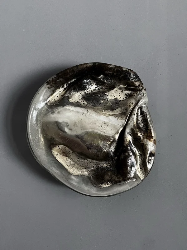 Looking Glass III av Amanda Lorentzon