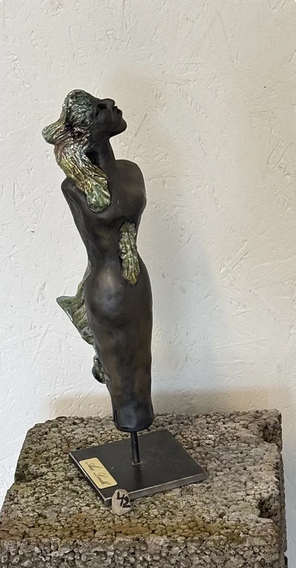 Skulptur Kvinnokraft av Åsa Lindh