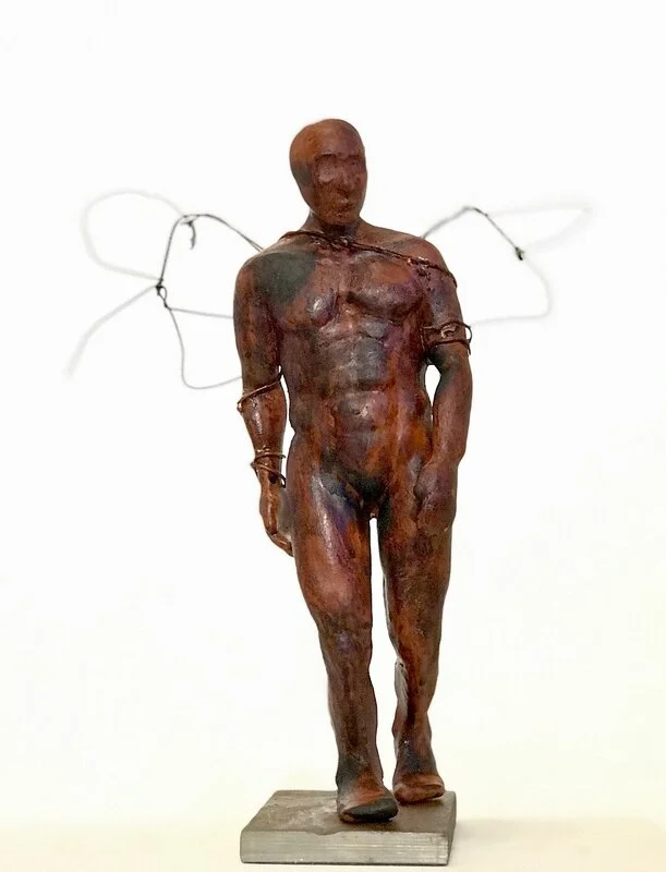 Skulptur Ängel som går runt jorden av Juan Villavicencio