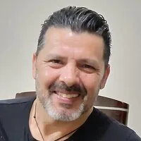 Carlos Olivares